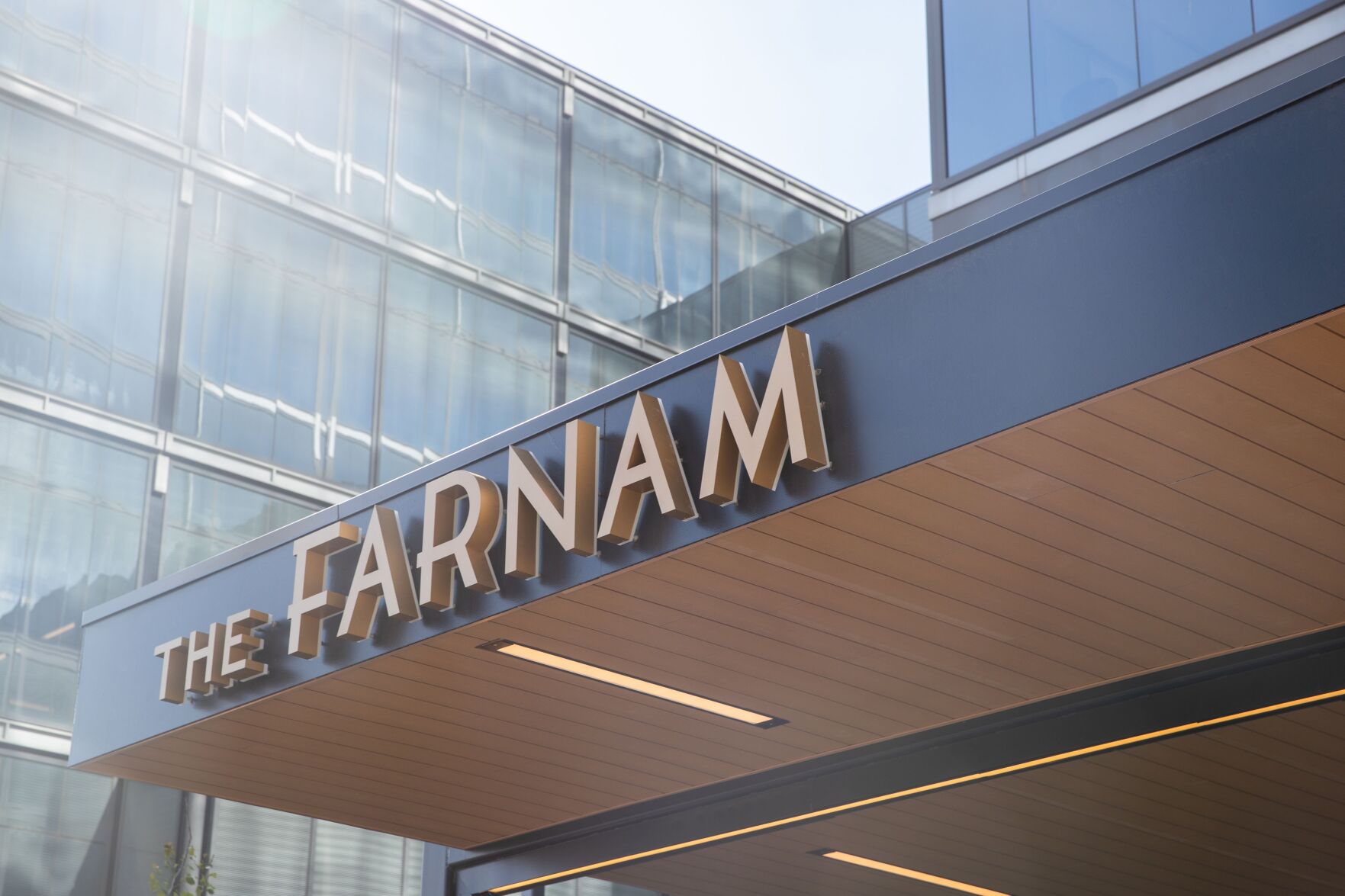 050921-owh-biz-thefarnam-LS01